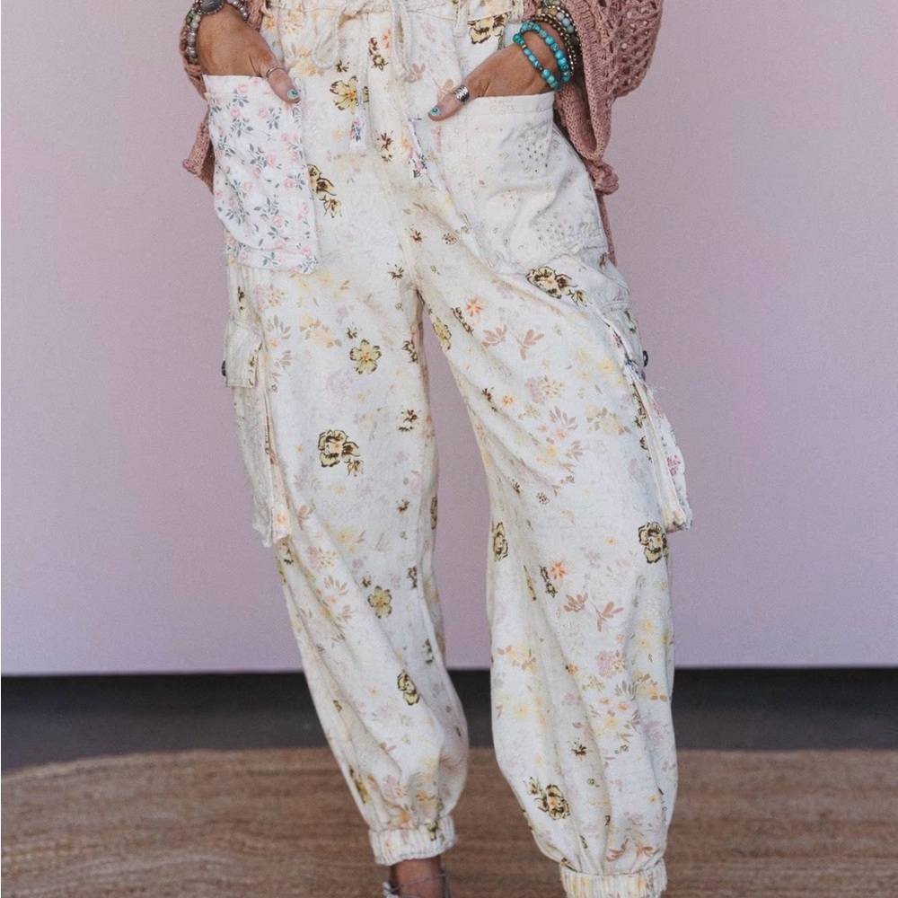 POL NWOT Floral Cargo Joggers